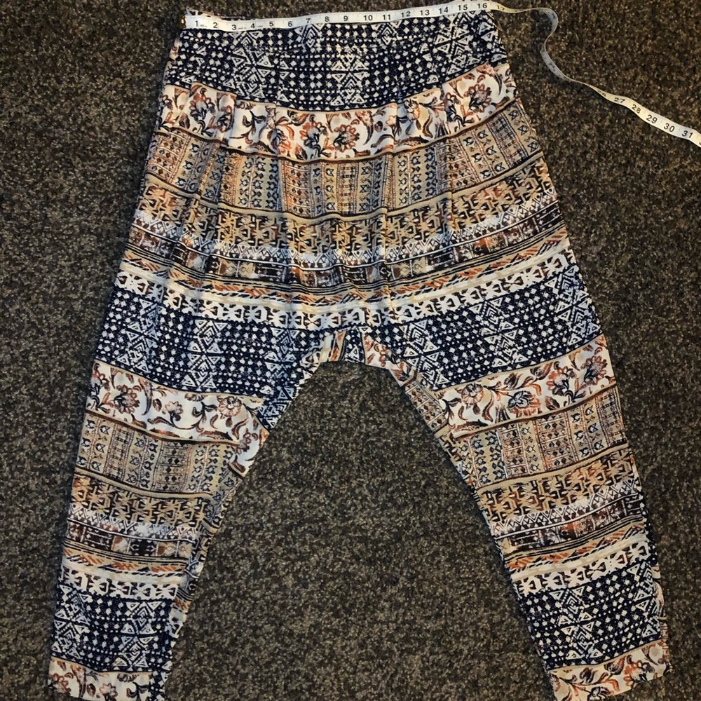 Forever 21 Harem Style Capri Pants
Size: L Best Fit: M/L Waist: 32”